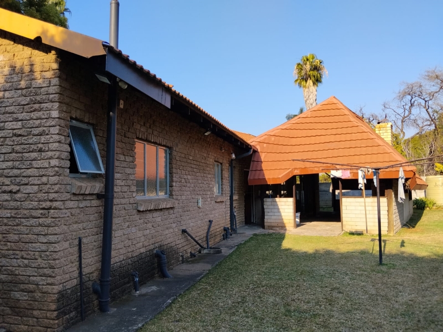 To Let 3 Bedroom Property for Rent in Oos Einde North West